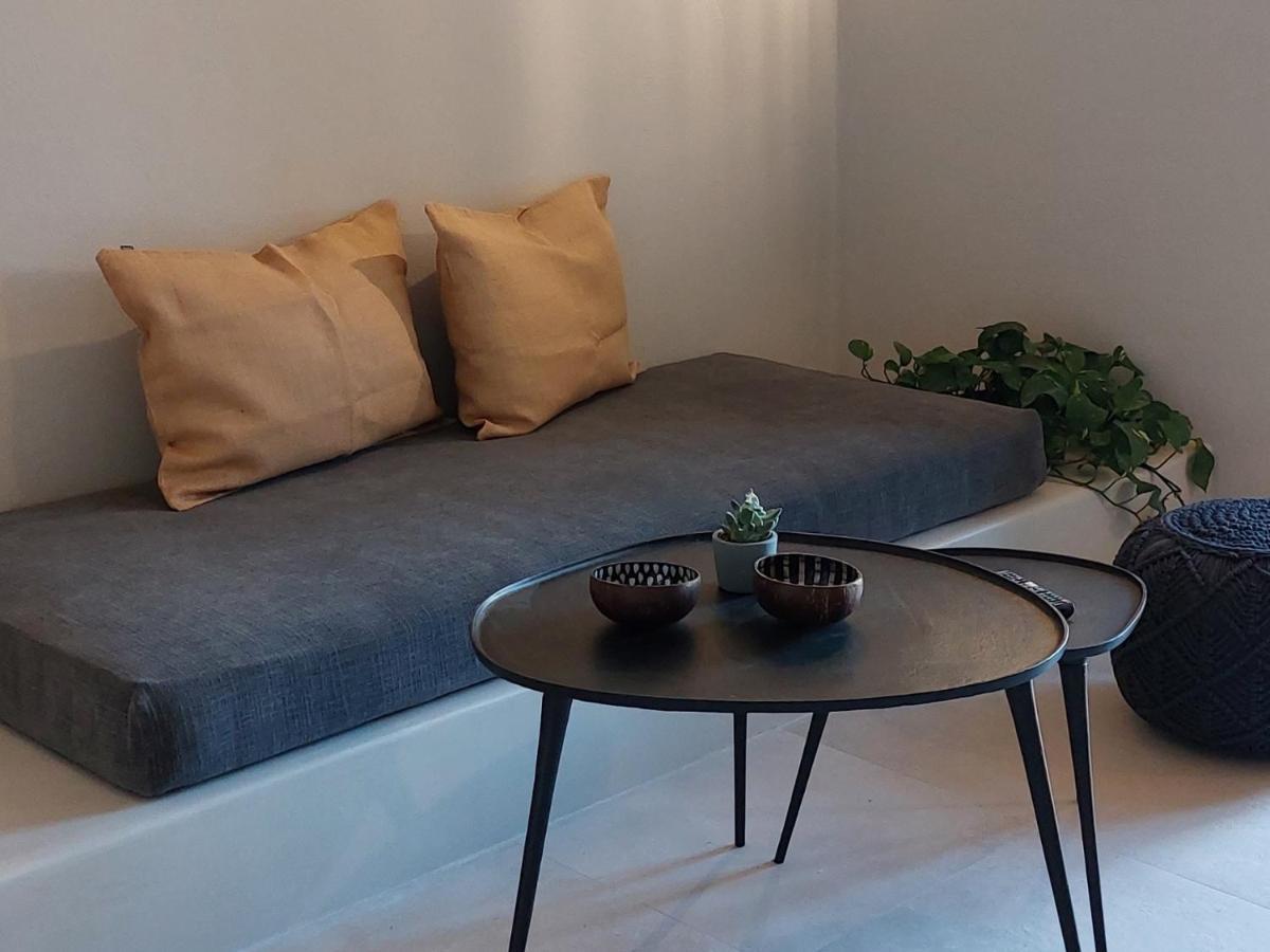 Elements Cave Suites Μεγαλοχώρι Δωμάτιο φωτογραφία