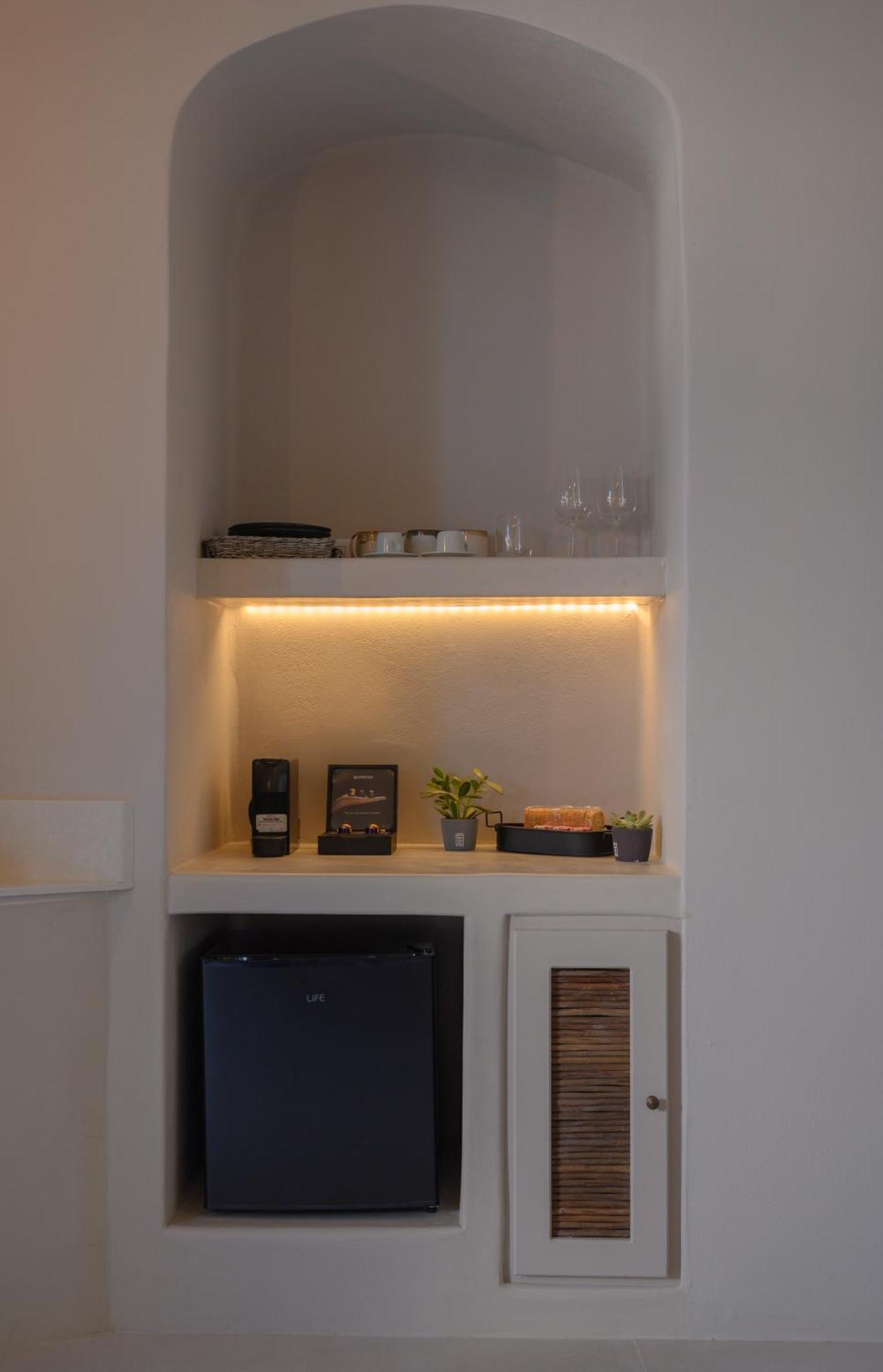 Elements Cave Suites Μεγαλοχώρι Δωμάτιο φωτογραφία