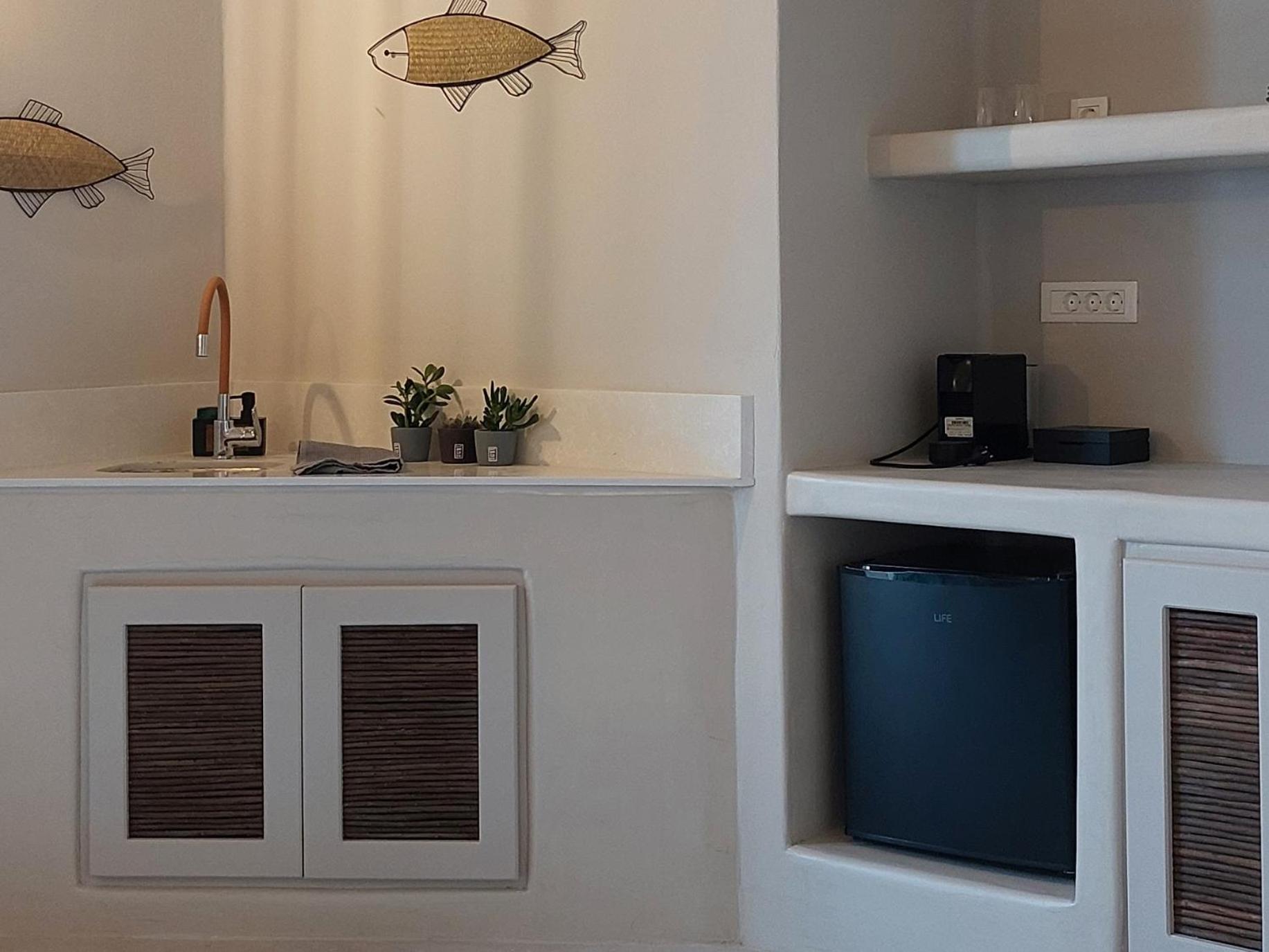 Elements Cave Suites Μεγαλοχώρι Δωμάτιο φωτογραφία