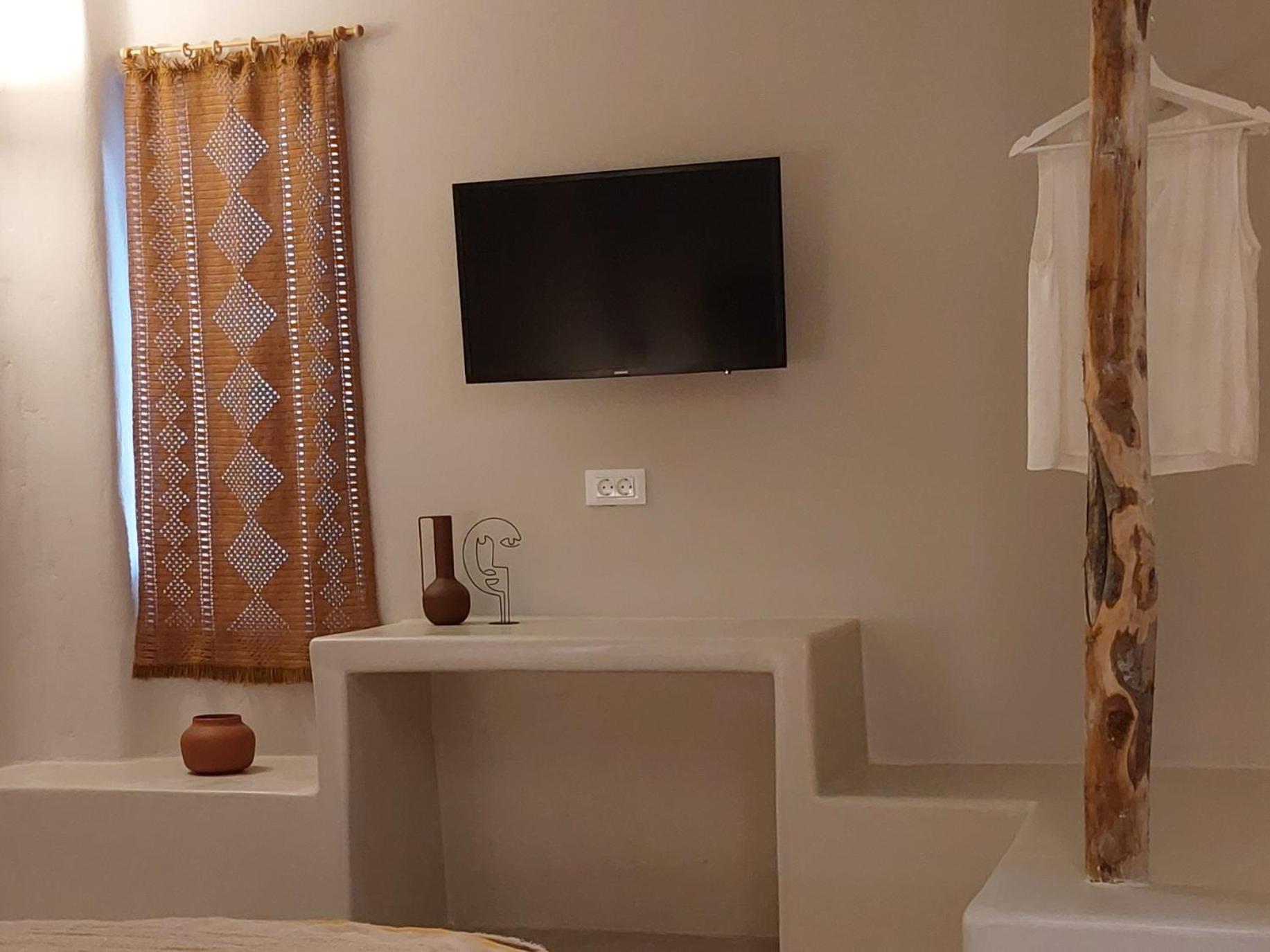Elements Cave Suites Μεγαλοχώρι Δωμάτιο φωτογραφία