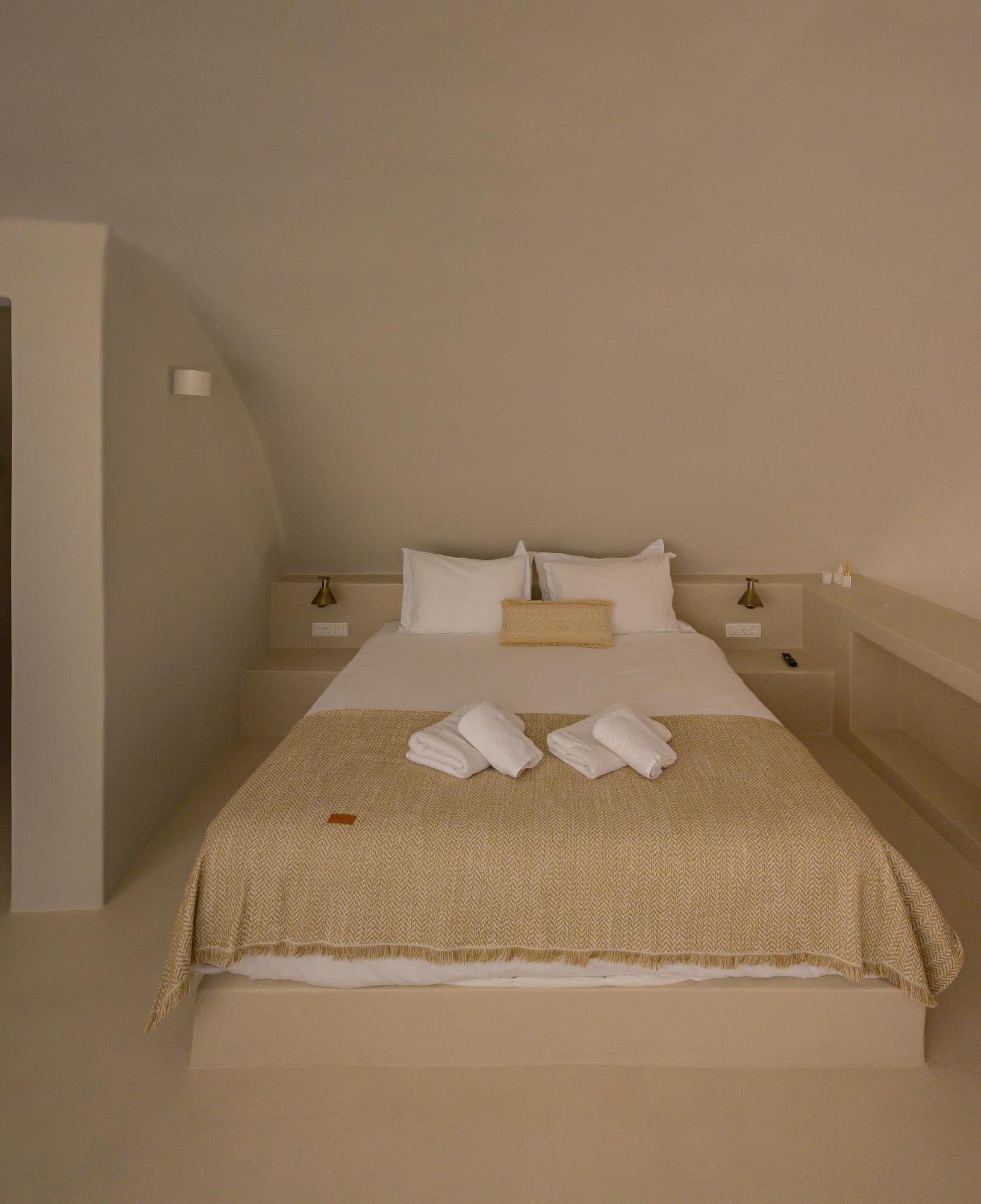 Elements Cave Suites Μεγαλοχώρι Δωμάτιο φωτογραφία